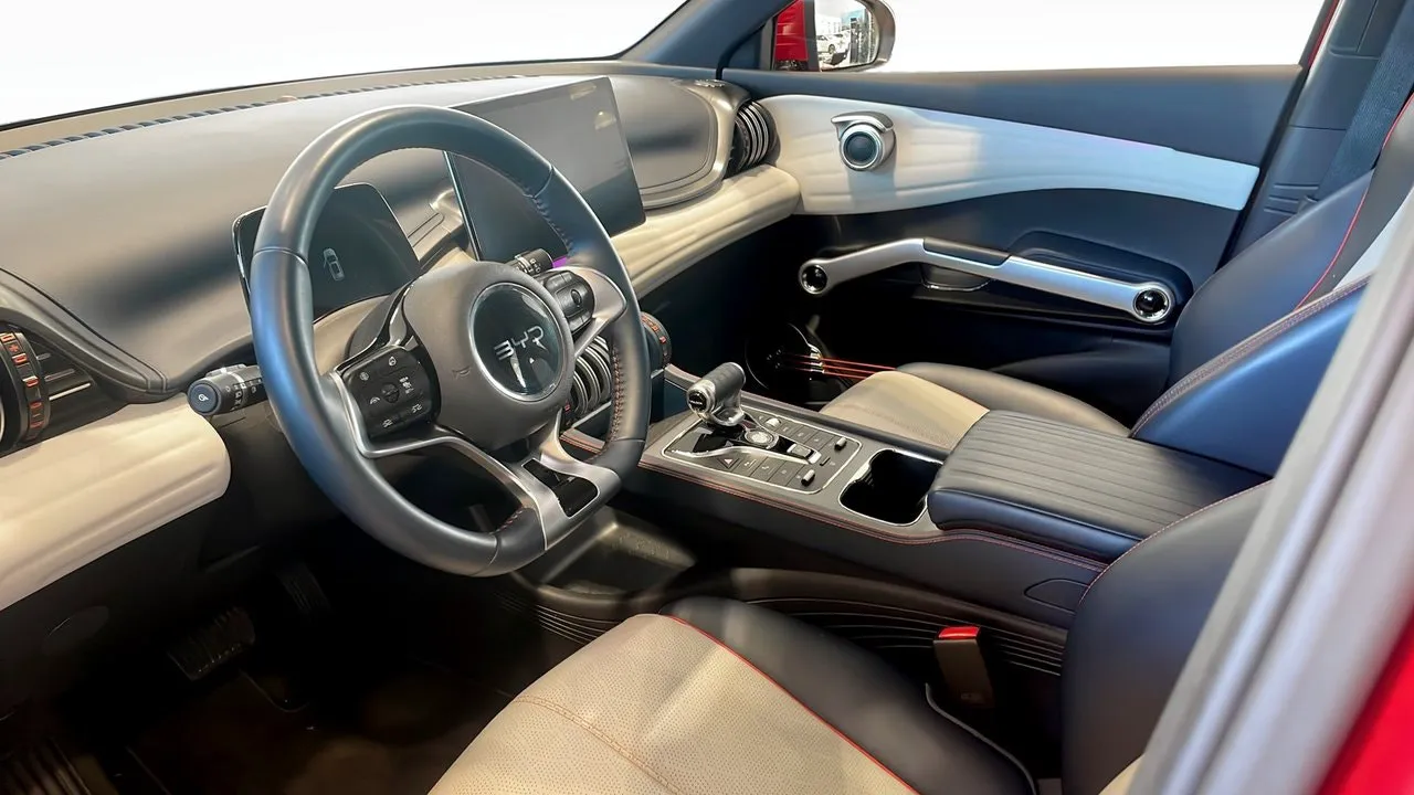 Vehicle image 7