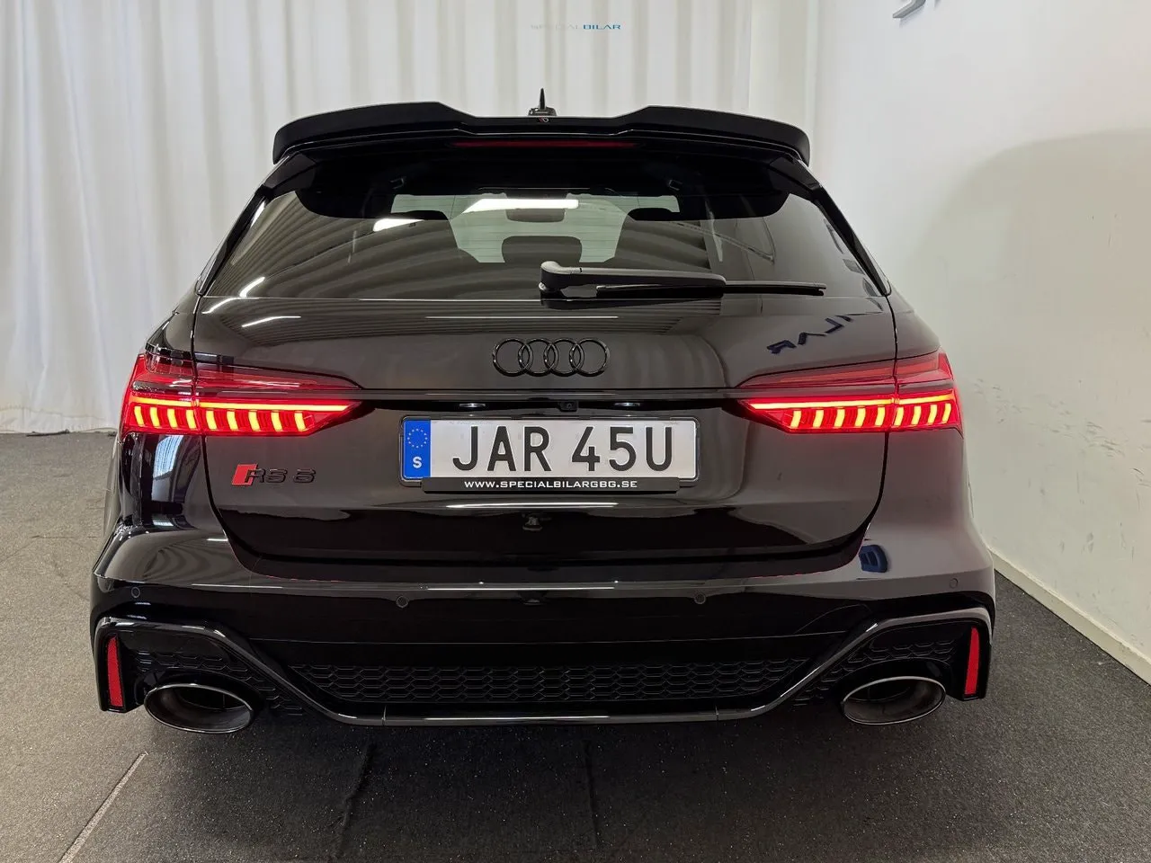 Vehicle image 28