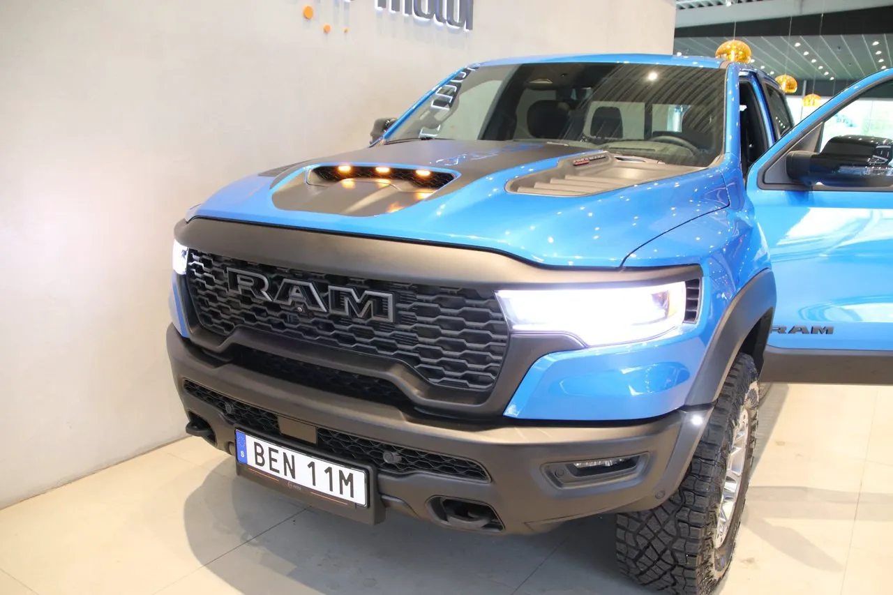 Vehicle image 28