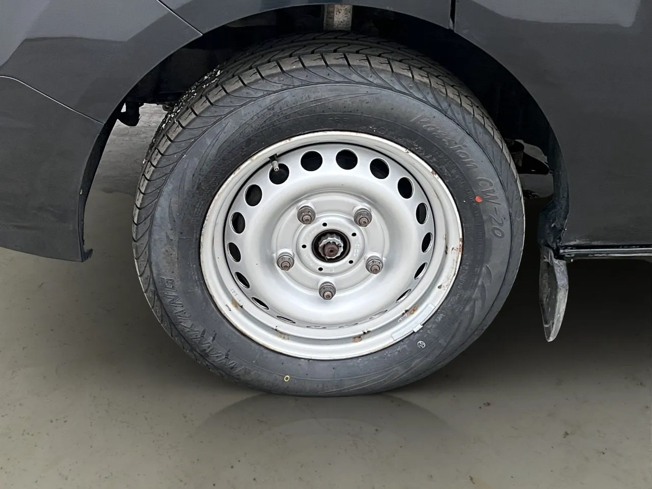 Vehicle image 25