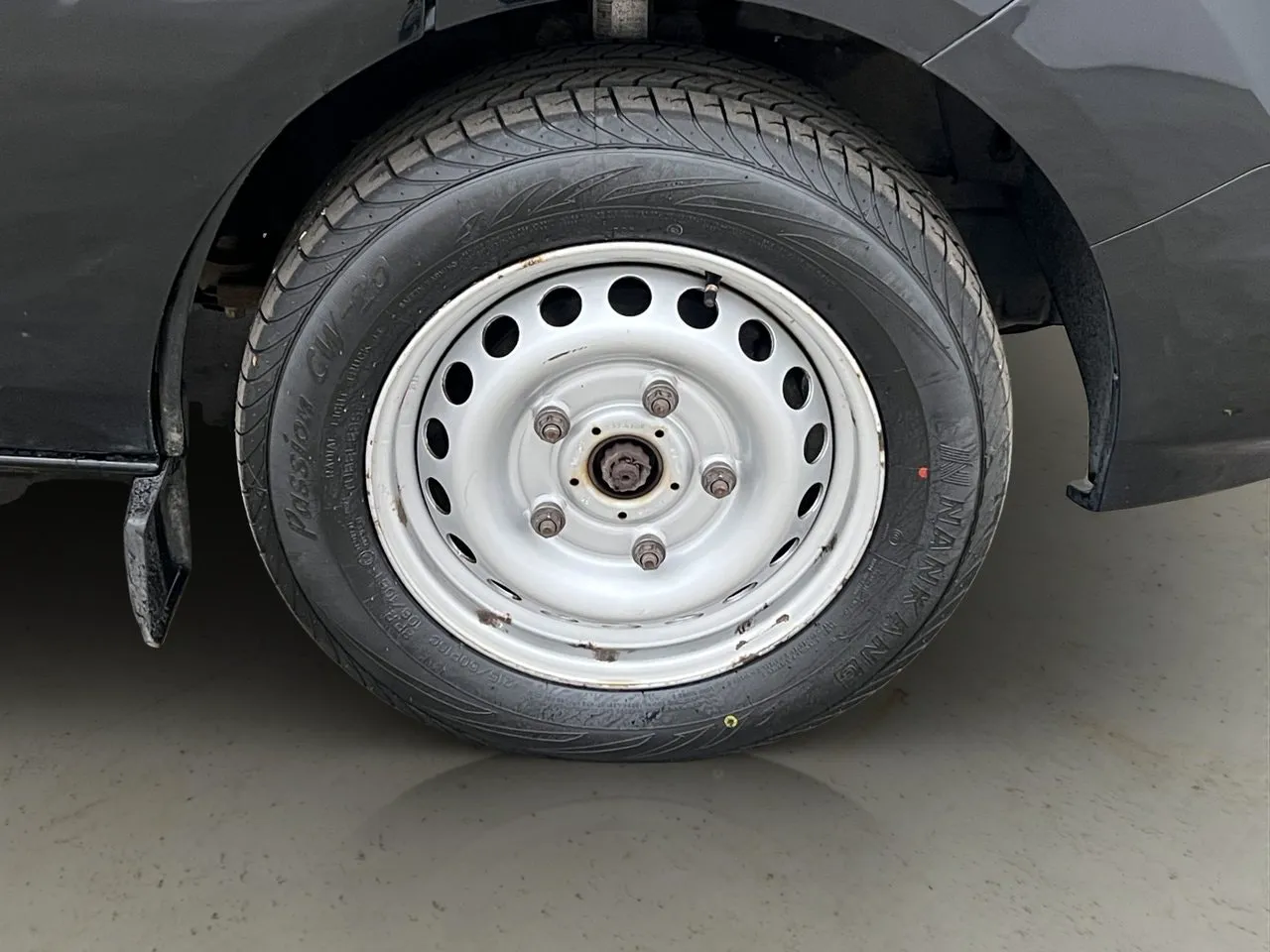Vehicle image 28