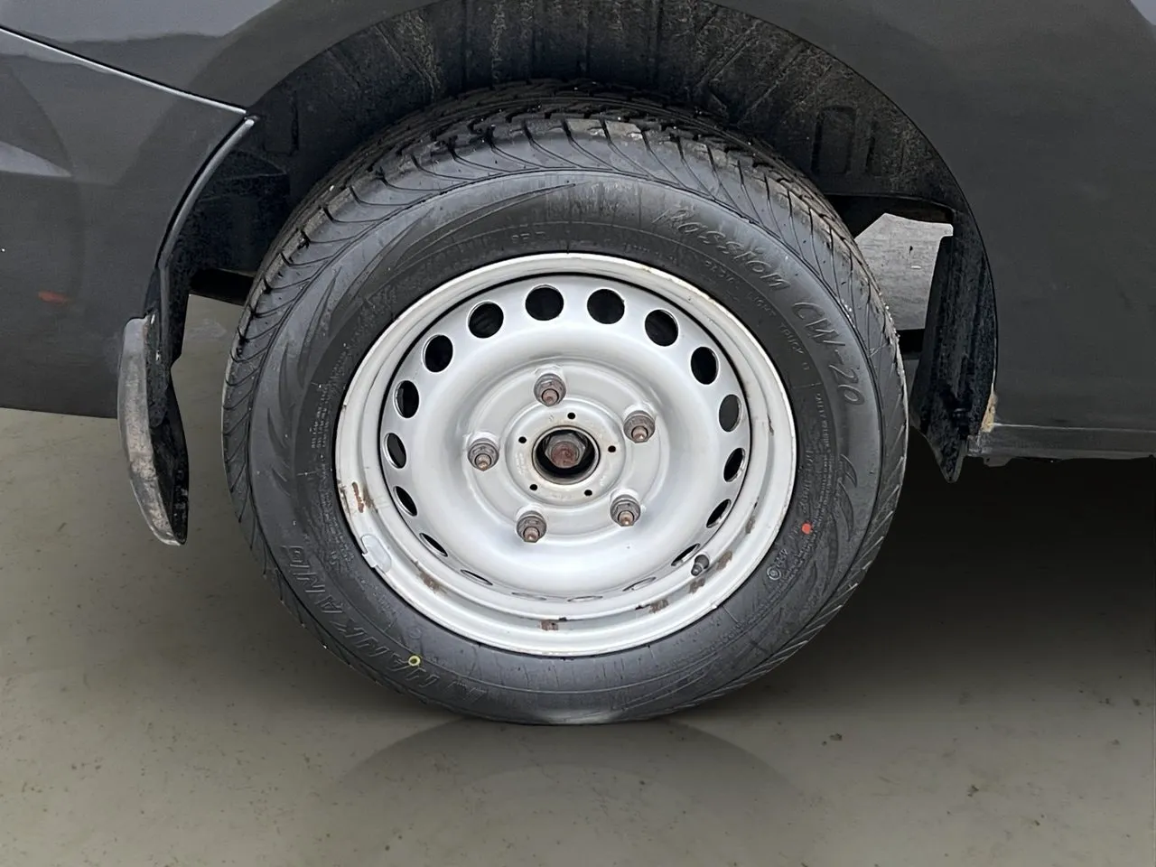 Vehicle image 27