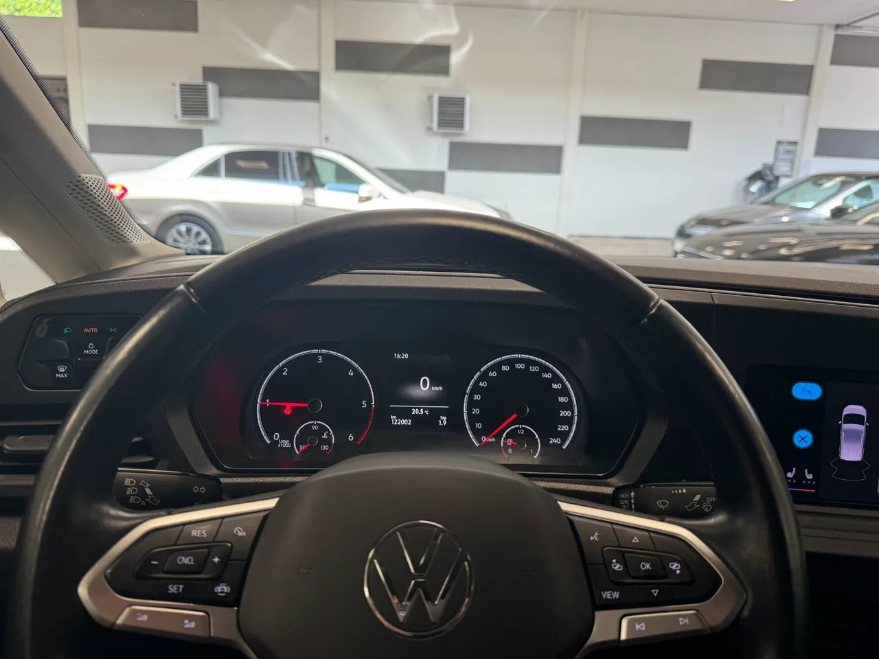 Vehicle image 14