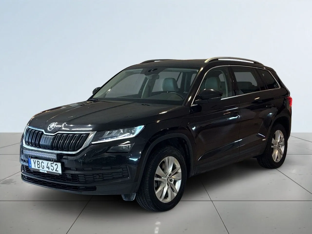 Vehicle image 13