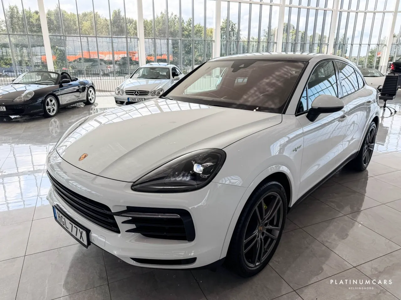 Vehicle image 10