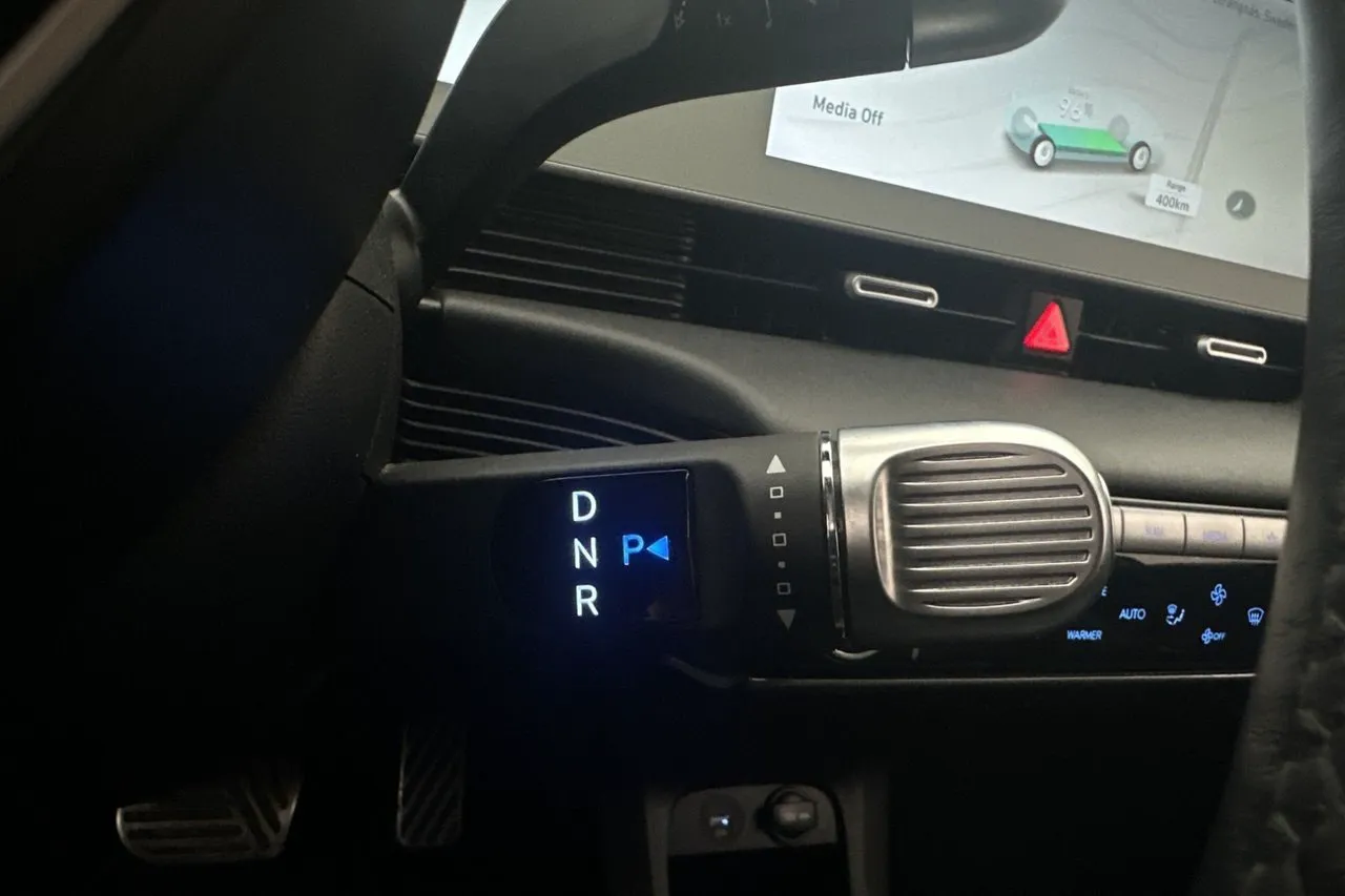 Vehicle image 32