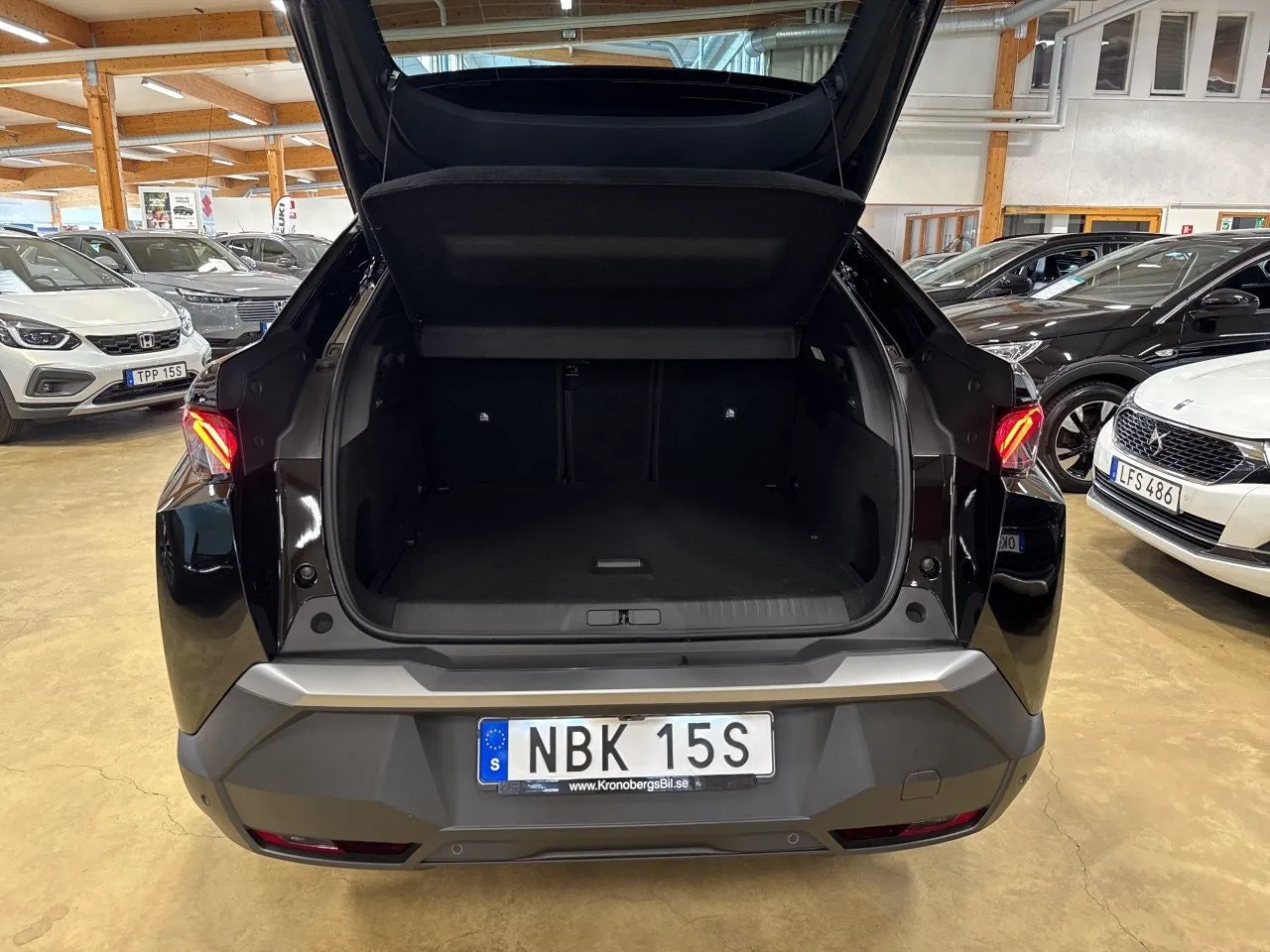 Vehicle image 13