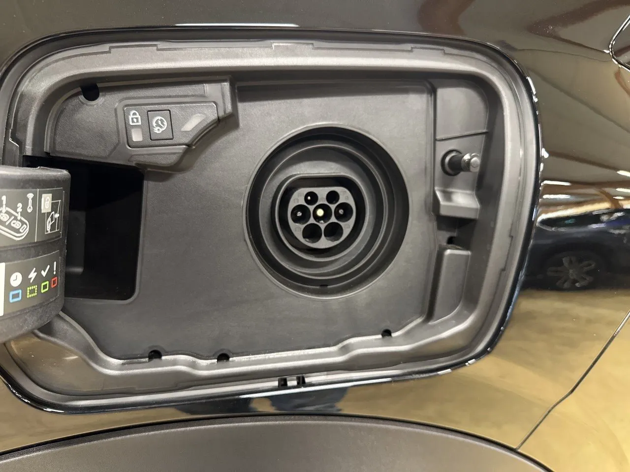 Vehicle image 14