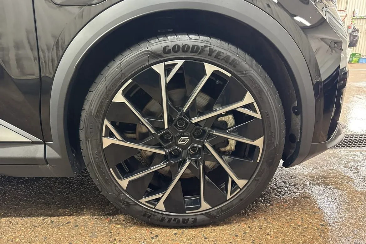Vehicle image 9