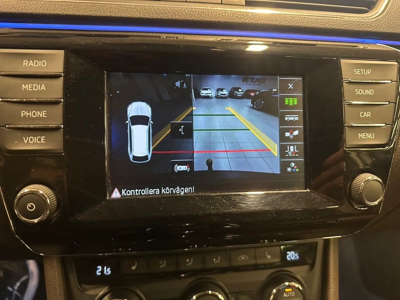 Vehicle image 18