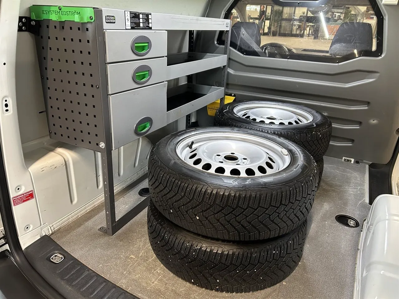 Vehicle image 14