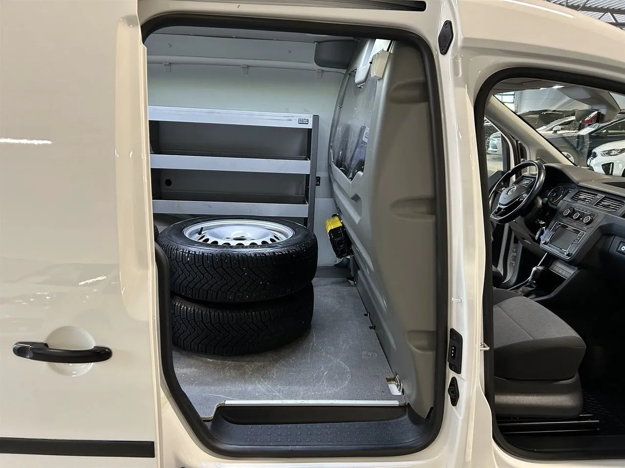 Vehicle image 16