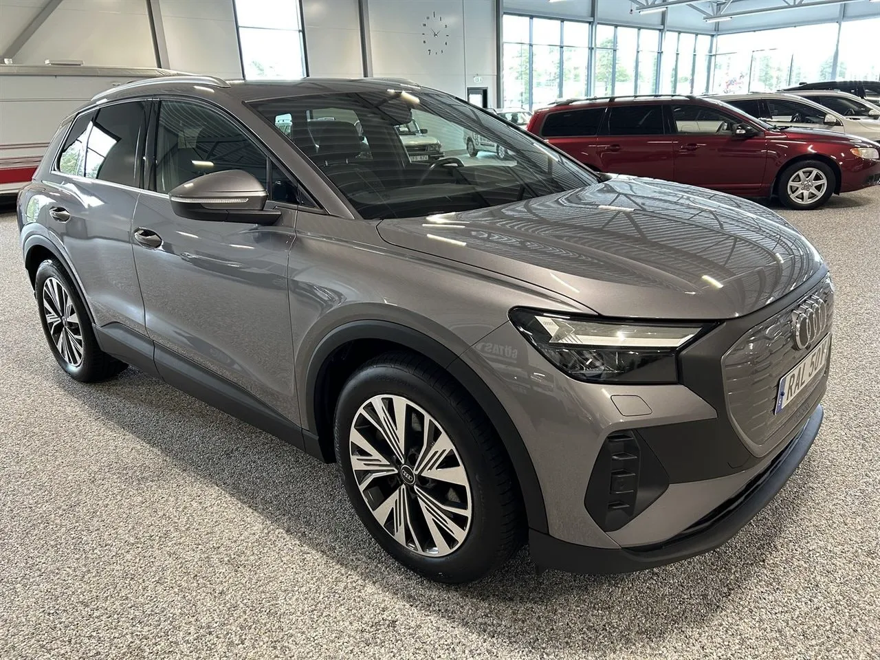 Vehicle image 4