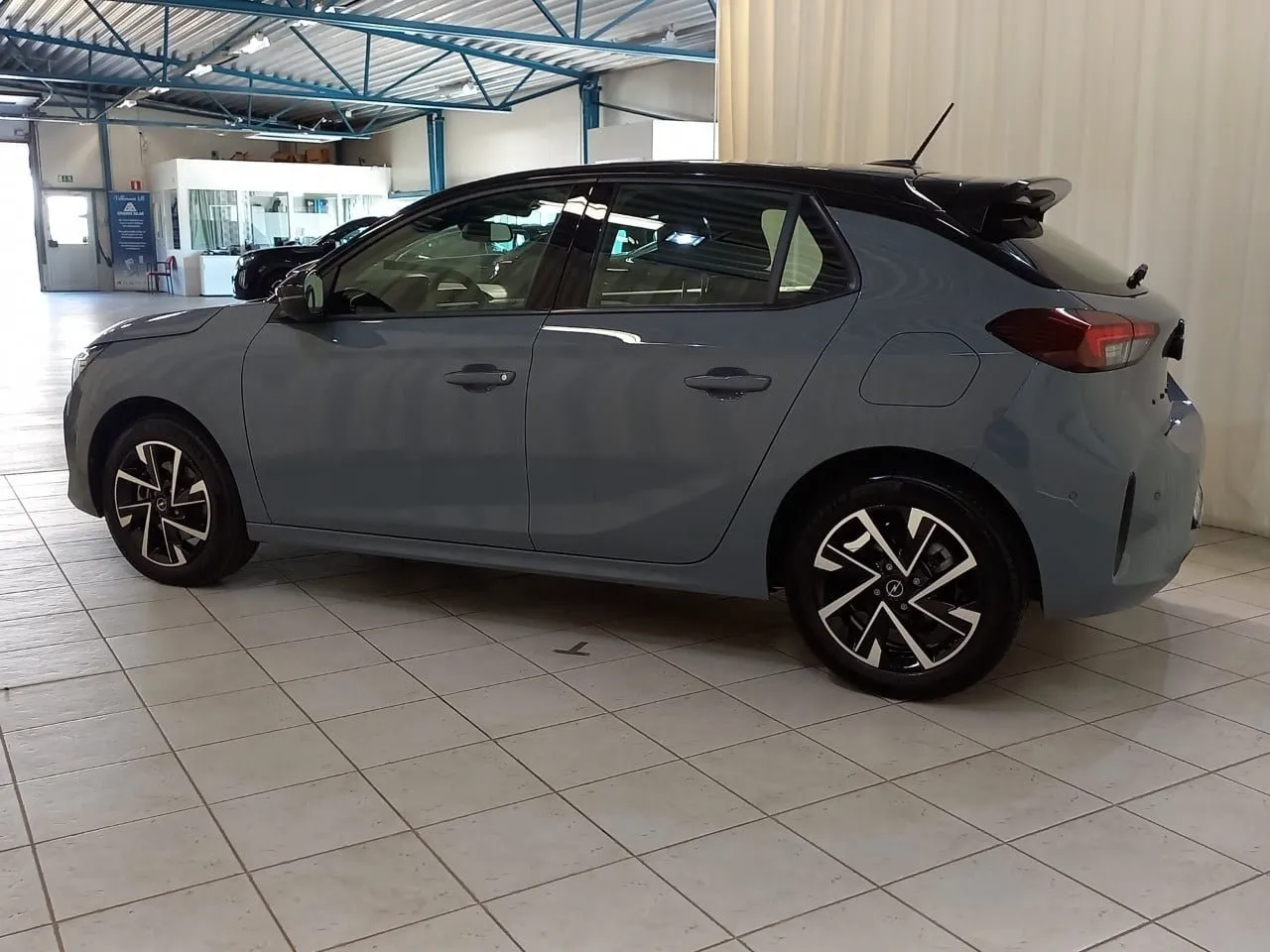 Vehicle image 6