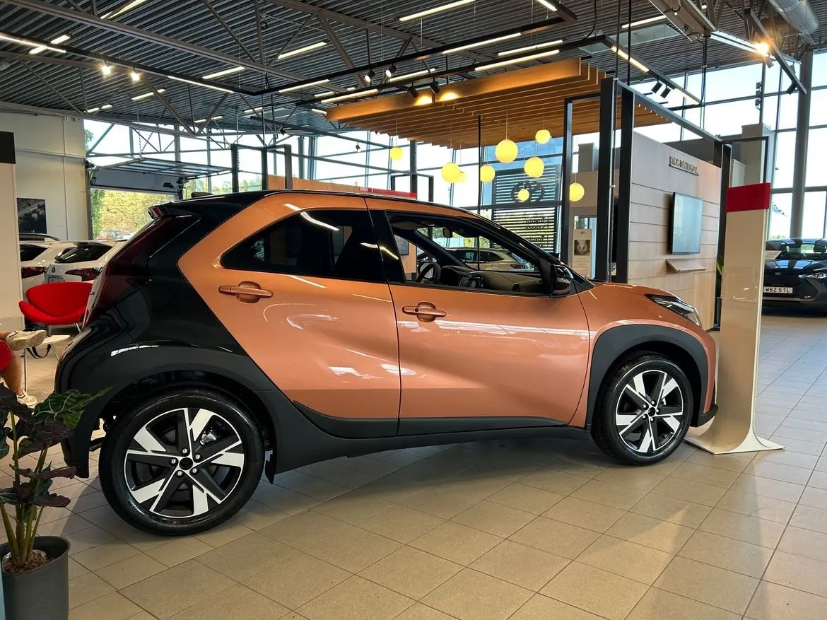 Vehicle image 1