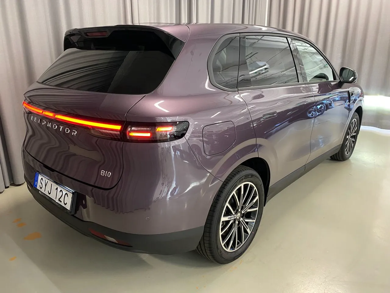 Vehicle image 3