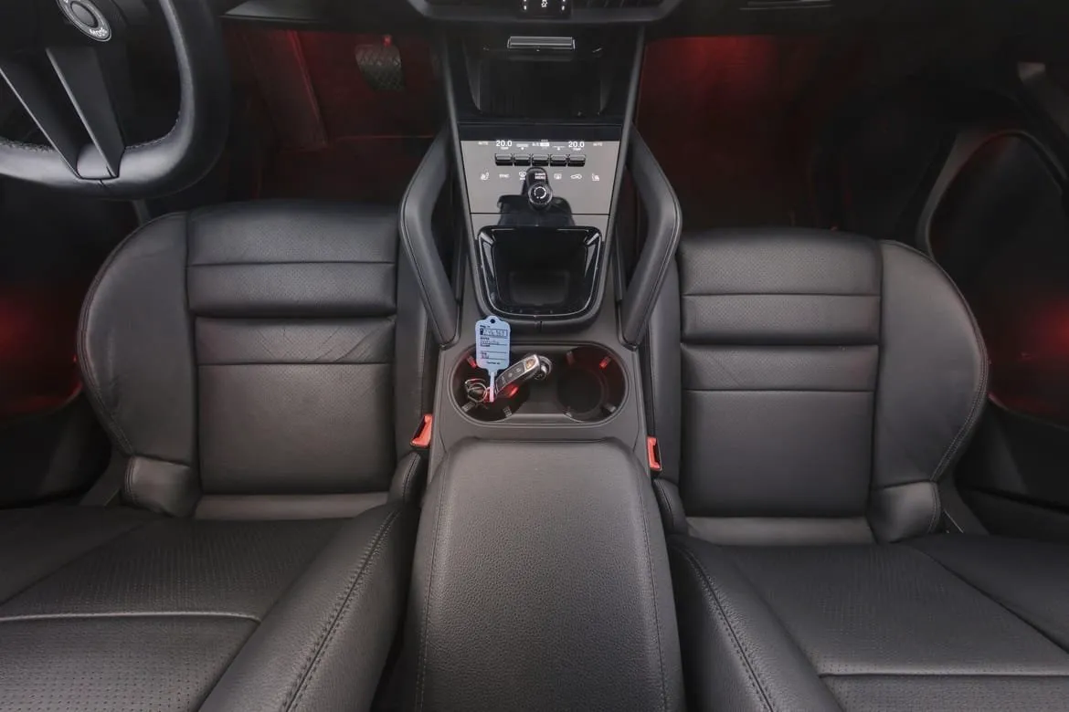Vehicle image 18