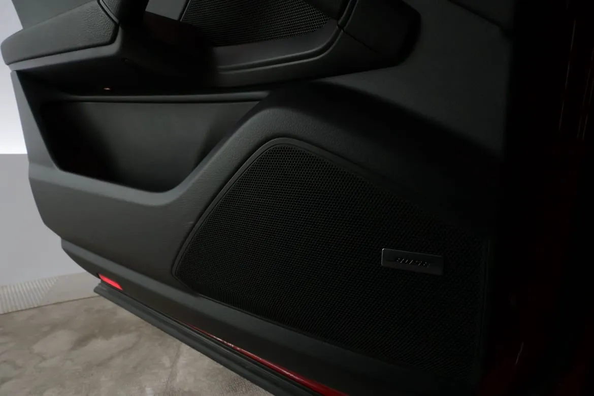 Vehicle image 32