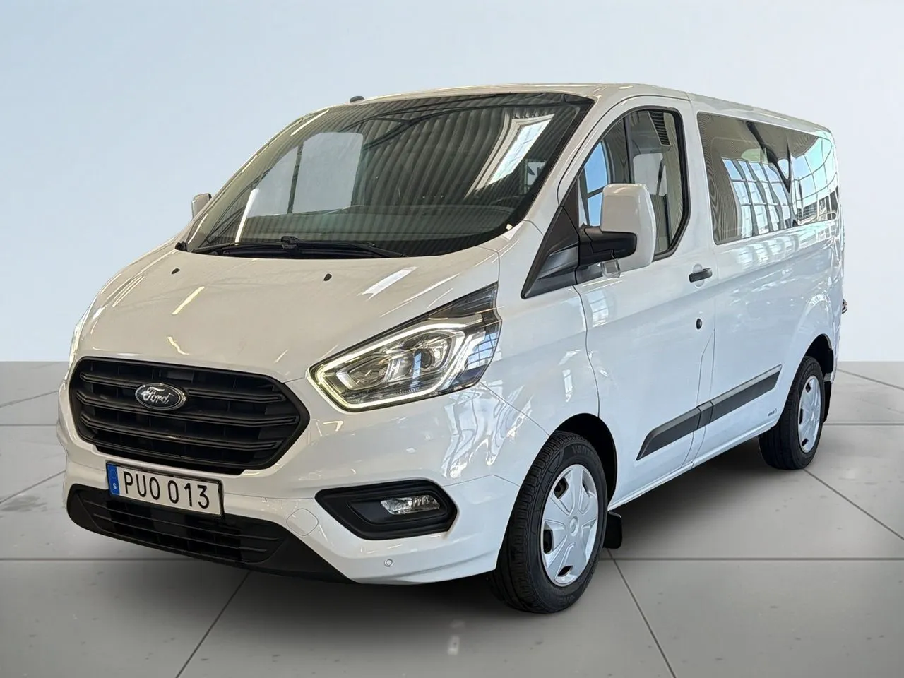 Vehicle image 15