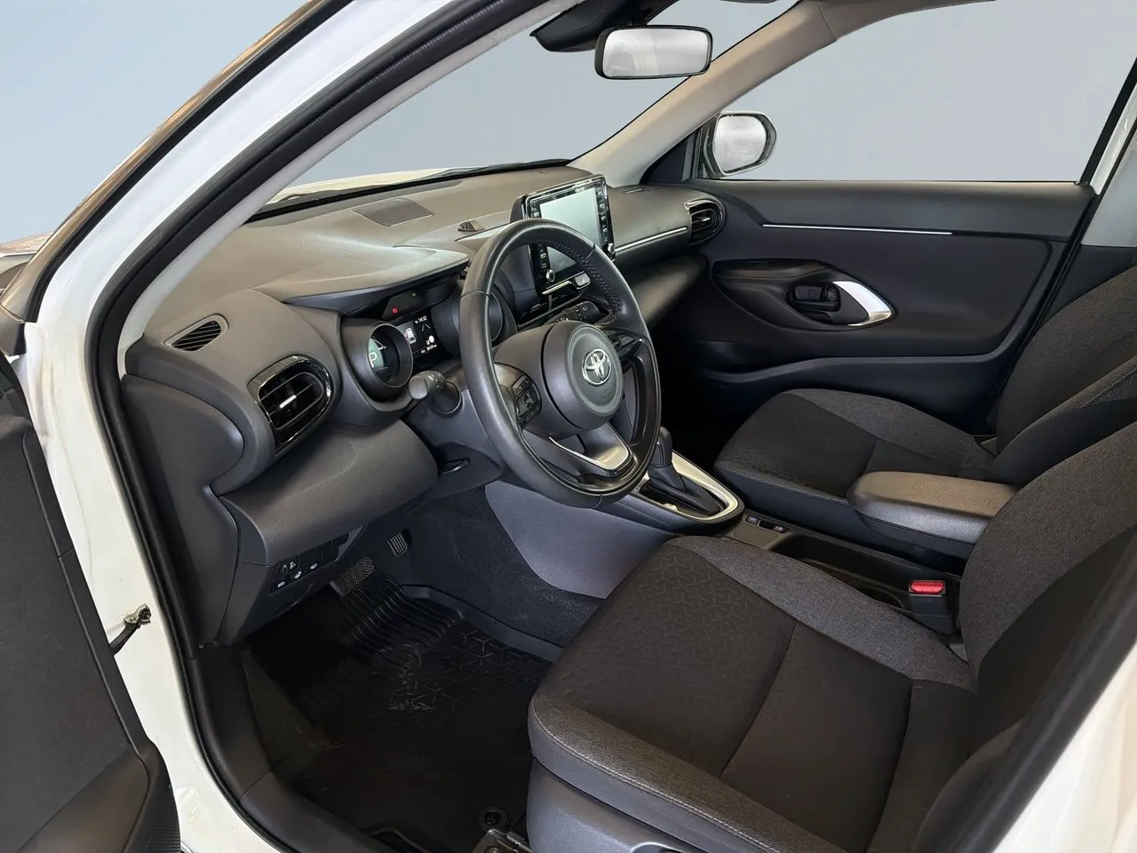 Vehicle image 6