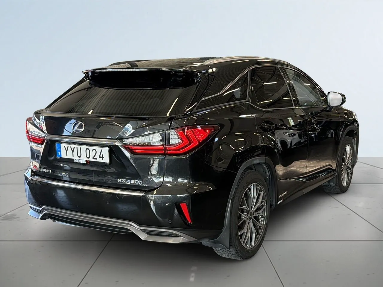 Vehicle image 5