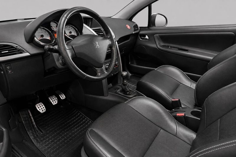 Peugeot 207 bild 8