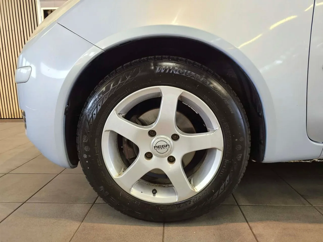 Vehicle image 13