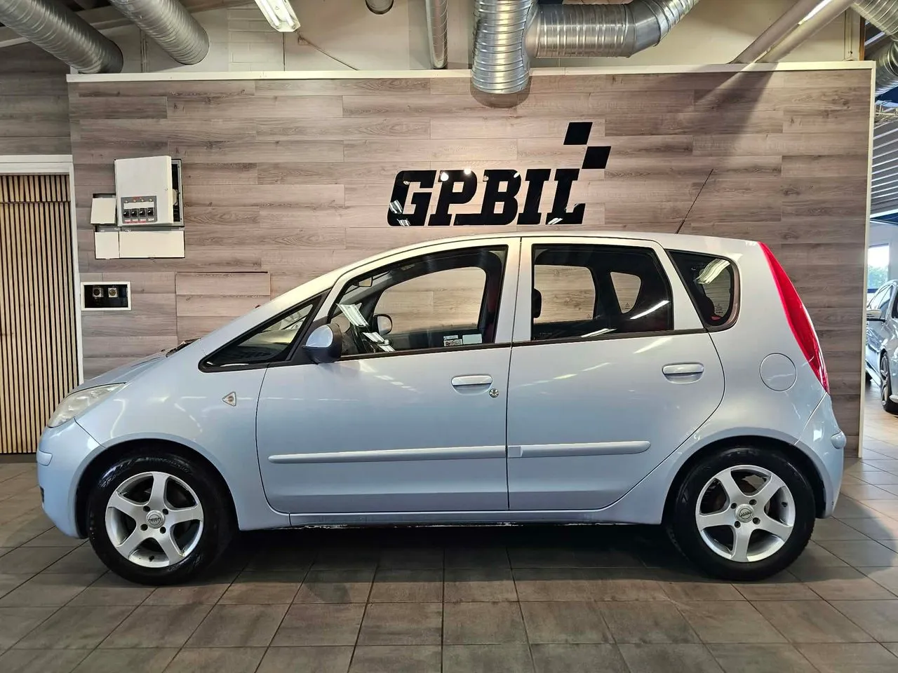 Vehicle image 1