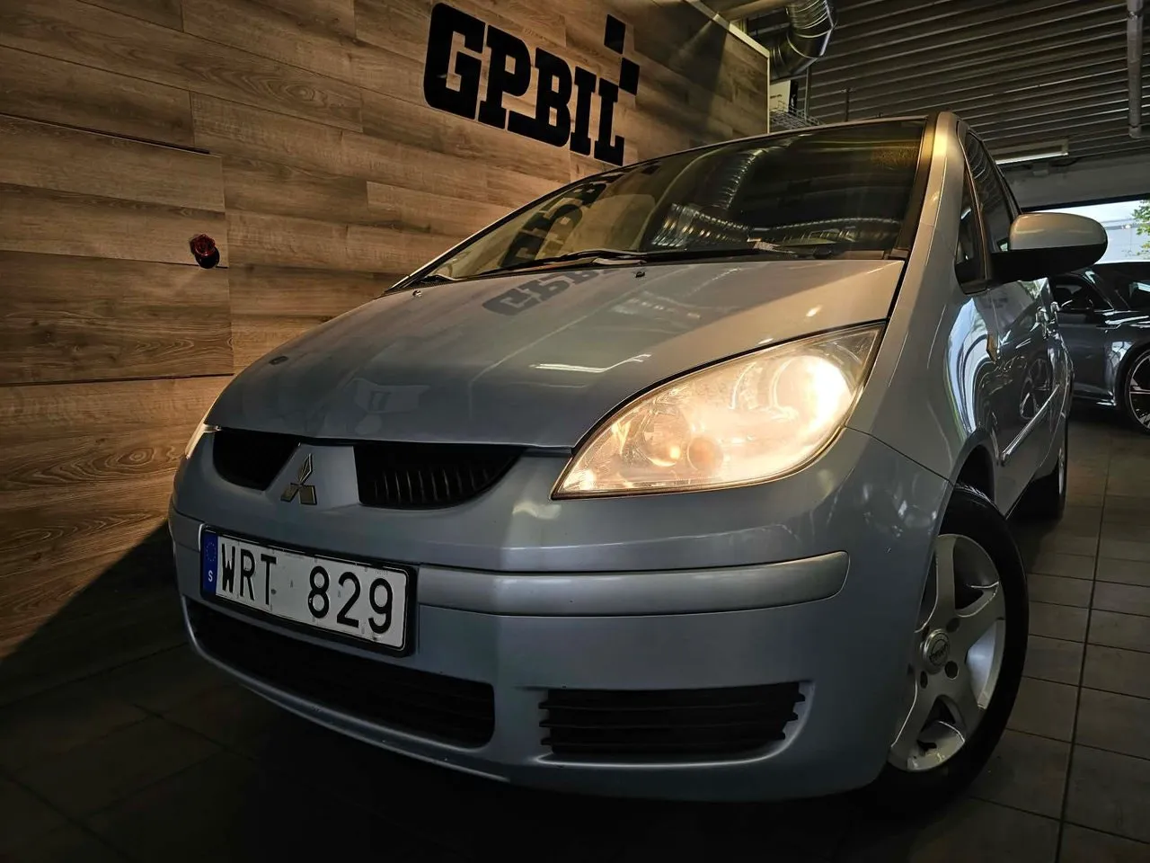 Vehicle image 11