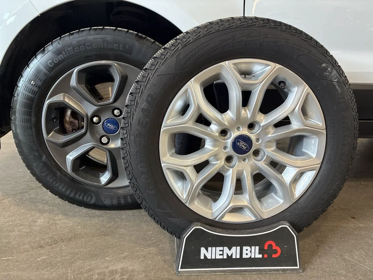 Vehicle image 16