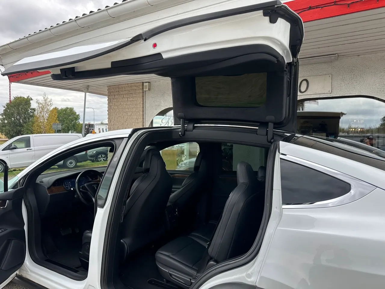 Vehicle image 9