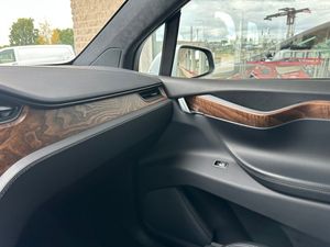 Tesla Model X bild 17