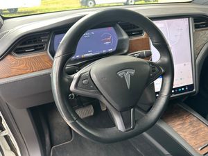Tesla Model X bild 15