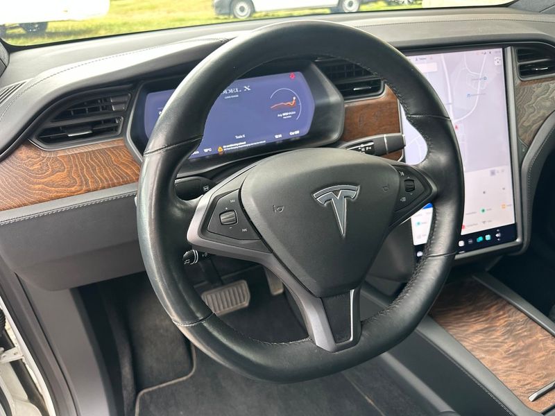 Tesla Model X bild 15