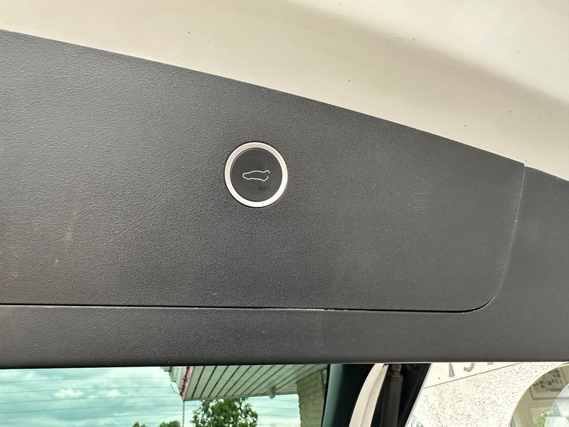 Tesla Model X bild 22