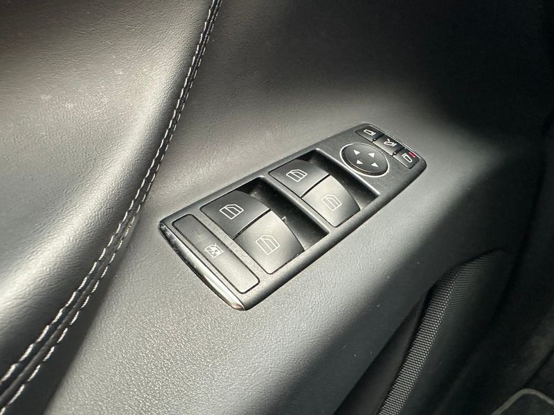 Tesla Model X bild 18