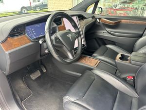 Tesla Model X bild 21