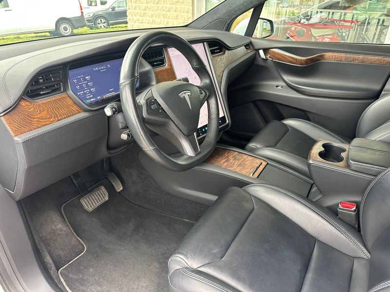Tesla Model X bild 21