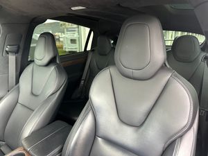 Tesla Model X bild 20