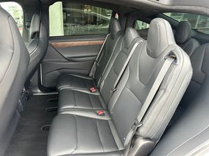Tesla Model X bild 6