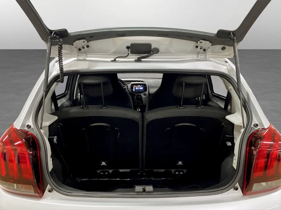Vehicle image 16
