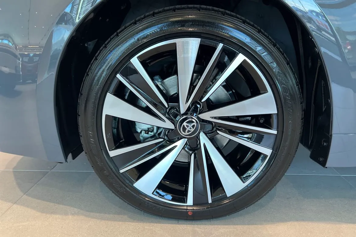 Vehicle image 16