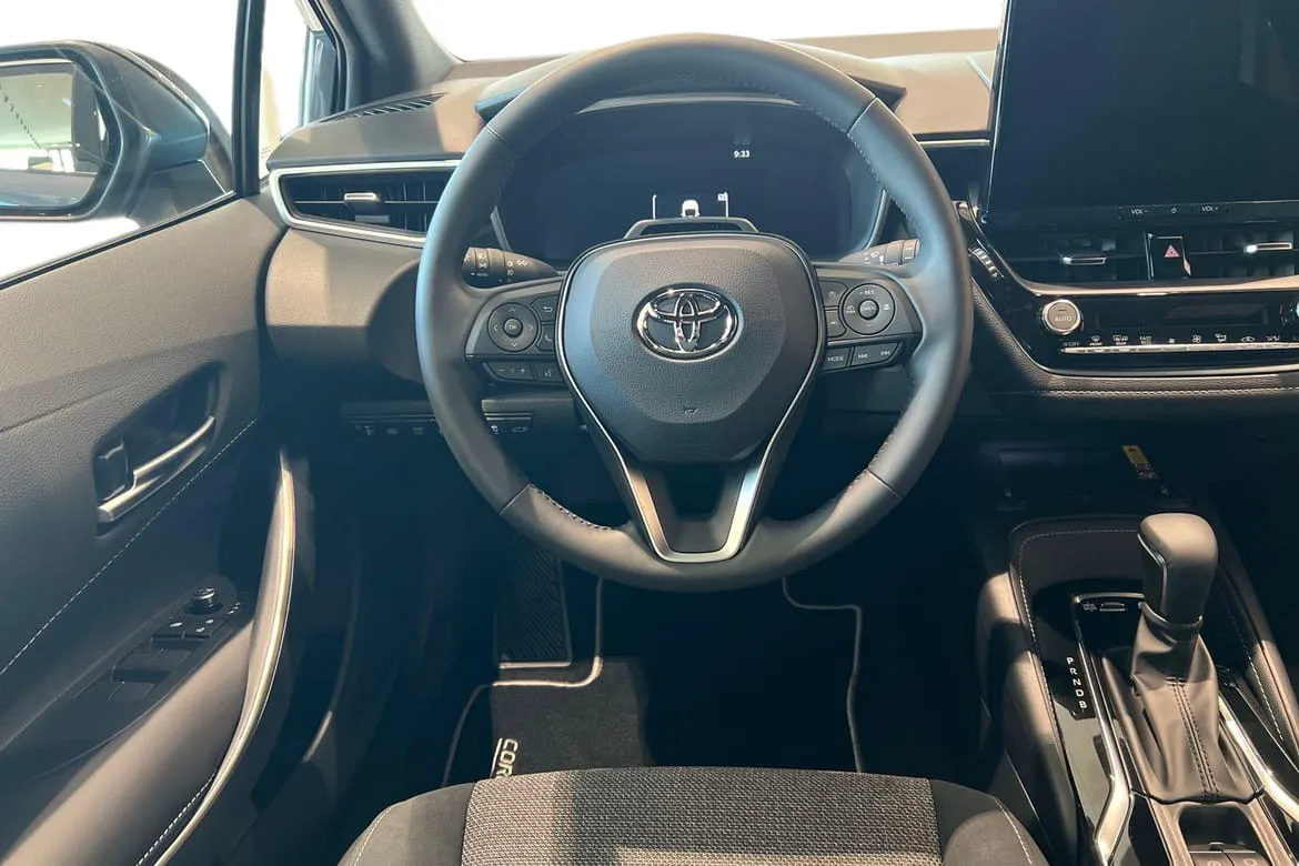 Vehicle image 10