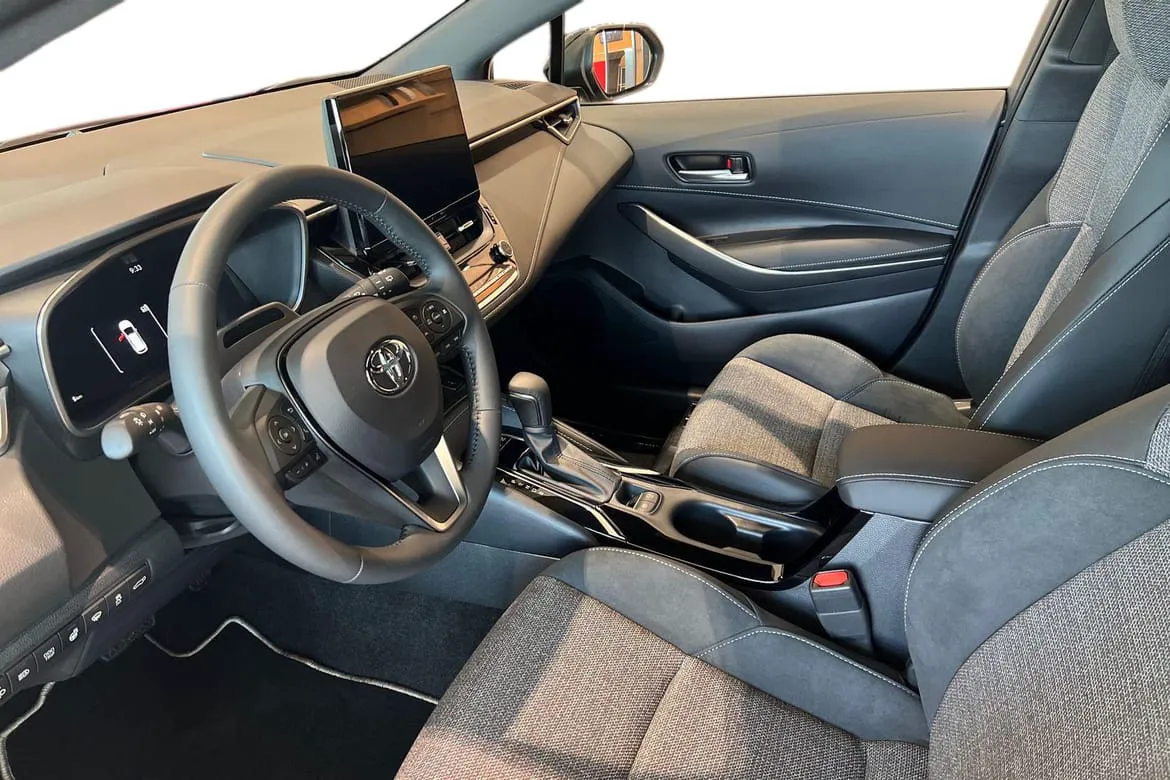 Vehicle image 13