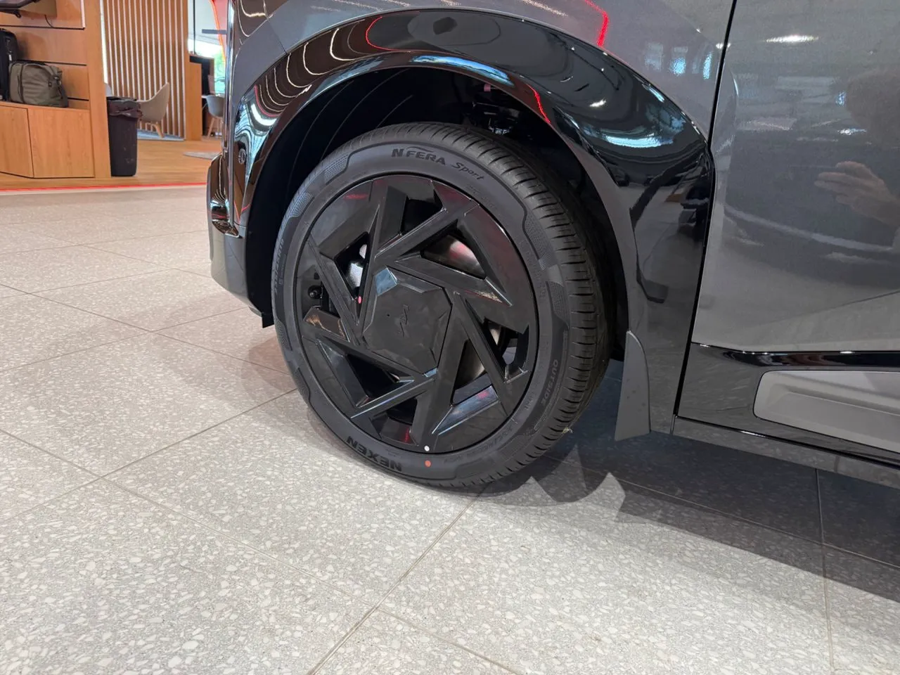 Vehicle image 14