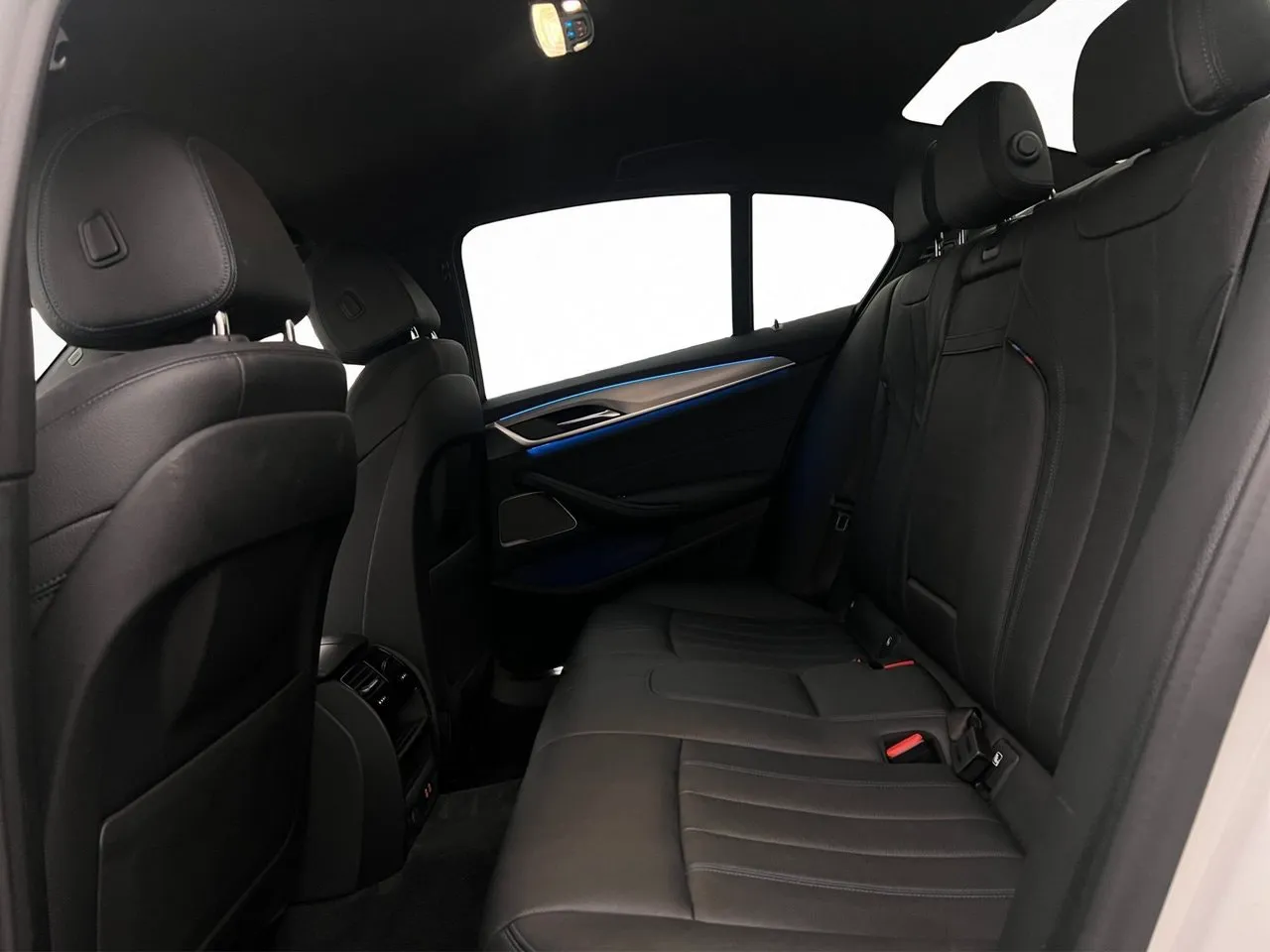 Vehicle image 27