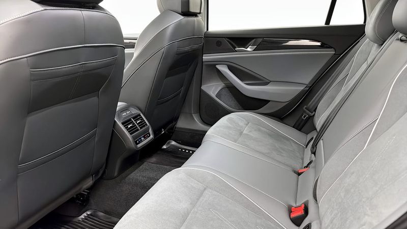 Volkswagen Passat bild 11