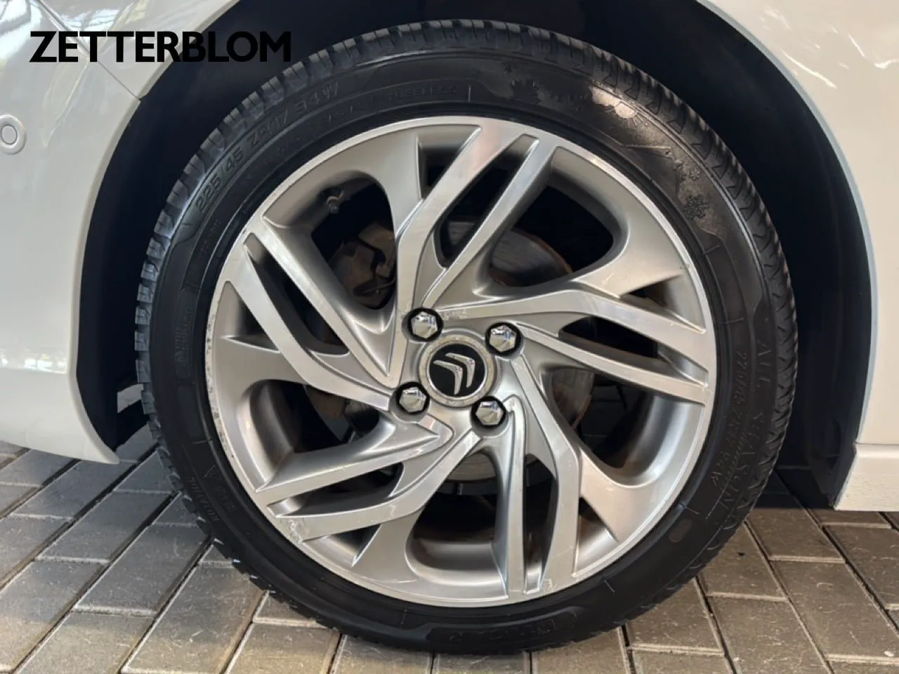 Vehicle image 12