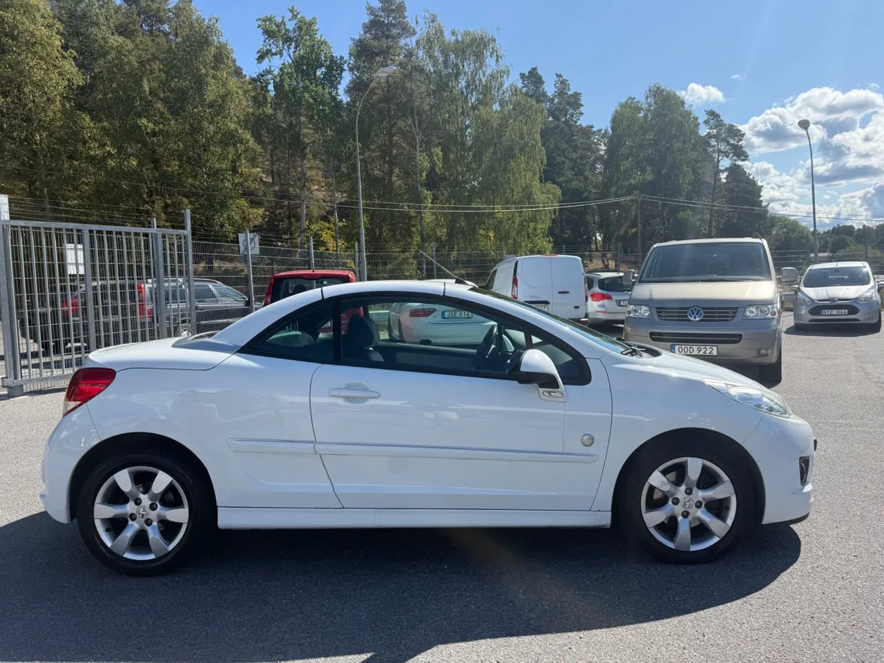 Vehicle image 14