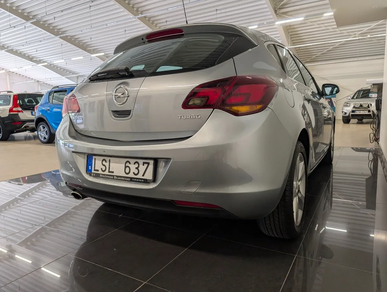 Vehicle image 4